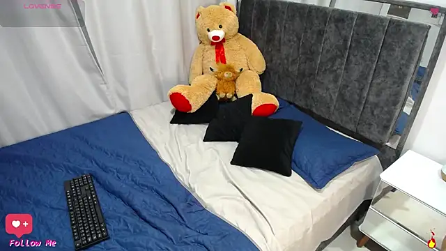 Snapshot of anna_alvarez chatting on May 31, 12:41 am anna alvarez online show from May 31, 12:41 am
