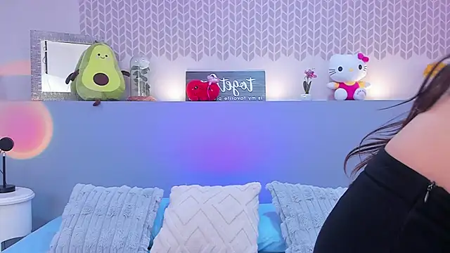 Snapshot of CheryelFox chatting on May 22, 8:47 pm CheryelFox online show from May 22, 8:47 pm