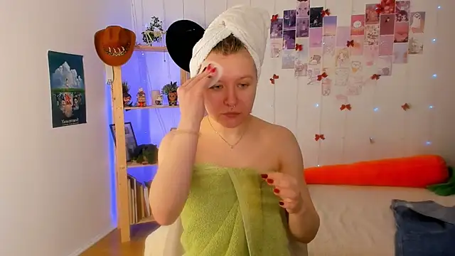 Snapshot of leazy_peazy chatting on March 20, 9:04 am leazy peazy online show from March 20, 9:04 am