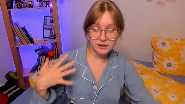 Snapshot of leazy_peazy chatting on September 22, 8:00 pm leazy peazy online show from September 22, 8:00 pm