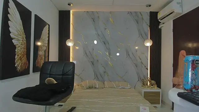 Snapshot of estephany_doll chatting on December 20, 2:05 pm estephany doll online show from December 20, 2:05 pm