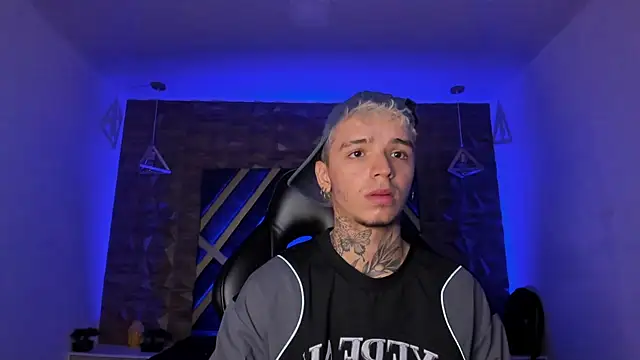 Ian Castillo  online show from February 13, 11:28 am