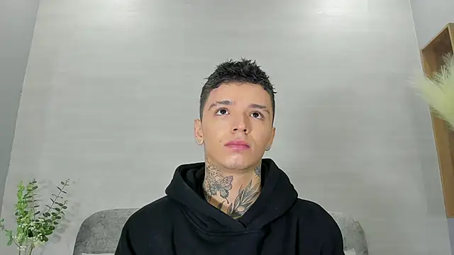 Snapshot of Ian_Castillo_ chatting on May 23, 11:03 am Ian Castillo online show from May 23, 11:03 am