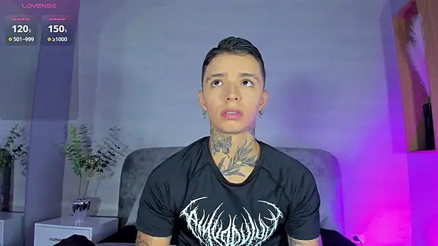 Snapshot of Ian_Castillo_ chatting on June 11, 11:19 am Ian Castillo online show from June 11, 11:19 am