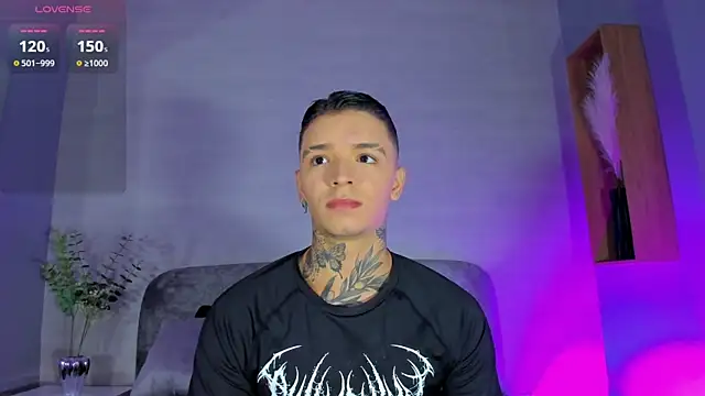 Snapshot of Ian_Castillo_ chatting on June 16, 11:13 am Ian Castillo online show from June 16, 11:13 am