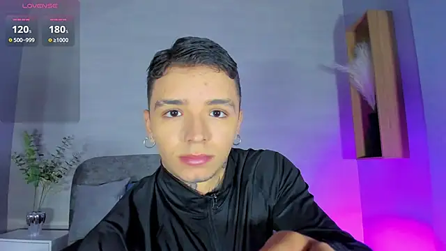 Snapshot of Ian_Castillo_ chatting on June 29, 11:21 am Ian Castillo online show from June 29, 11:21 am