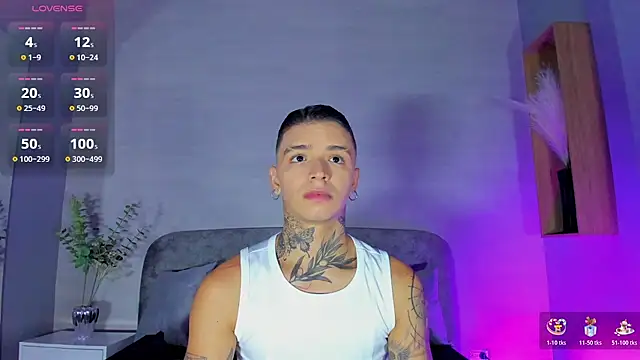 Snapshot of Ian_Castillo_ chatting on July 1, 11:23 am Ian Castillo online show from July 1, 11:23 am