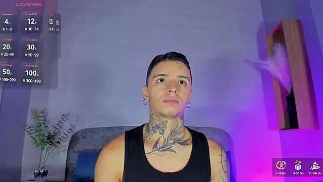 Snapshot of Ian_Castillo_ chatting on July 10, 11:13 am Ian Castillo online show from July 10, 11:13 am