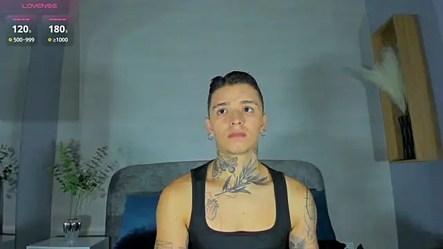 Snapshot of Ian_Castillo_ chatting on July 13, 11:13 am Ian Castillo online show from July 13, 11:13 am