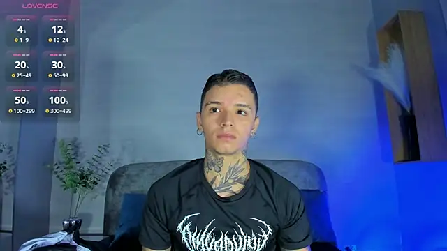Snapshot of Ian_Castillo_ chatting on July 15, 11:15 am Ian Castillo online show from July 15, 11:15 am
