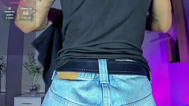 Snapshot of Ian_Castillo_ chatting on July 21, 11:12 am Ian Castillo online show from July 21, 11:12 am
