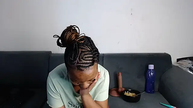 Snapshot of SZA_Doja chatting on February 17, 11:33 pm SZA Doja online show from February 17, 11:33 pm