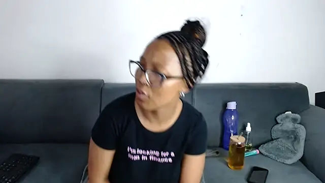 Snapshot of SZA_Doja chatting on February 22, 10:25 am SZA Doja online show from February 22, 10:25 am