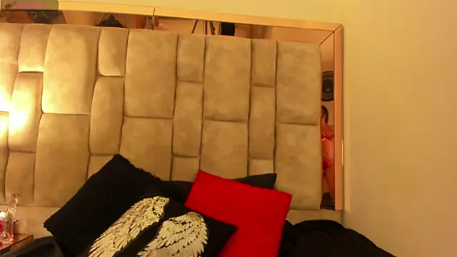 Oliviaa Evans online show from April 7, 2:12 am