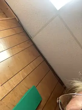 Snapshot of Tonybaloney1972 chatting on February 10, 11:34 pm Tonybaloney1972 online show from February 10, 11:34 pm