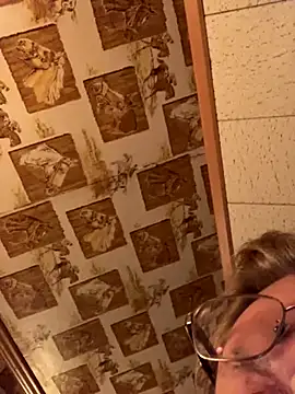 Snapshot of Tonybaloney1972 chatting on October 10, 12:04 pm Tonybaloney1972 online show from October 10, 12:04 pm