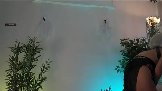 Snapshot of aisha_bx chatting on October 16, 1:01 pm aisha bx online show from October 16, 1:01 pm