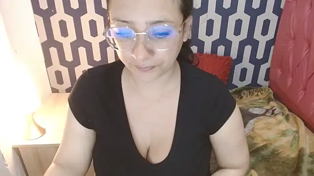 sarax ximena online show from October 7, 6:10 am
