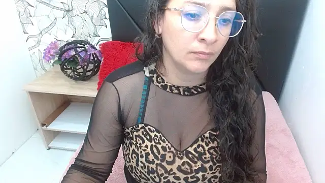 Snapshot of sarax_ximena chatting on April 30, 6:09 am sarax ximena online show from April 30, 6:09 am