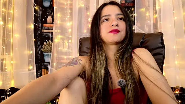 Snapshot of julietta___jackson chatting on May 22, 9:20 pm julietta jackson online show from May 22, 9:20 pm