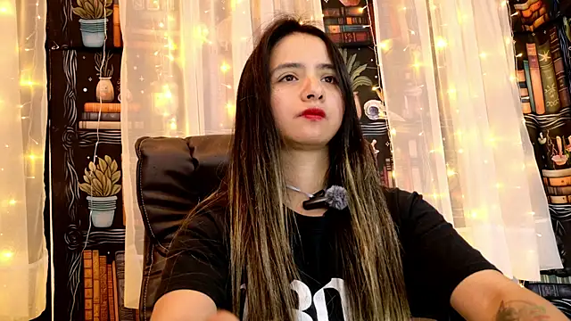 Snapshot of julietta___jackson chatting on May 27, 1:57 am julietta jackson online show from May 27, 1:57 am