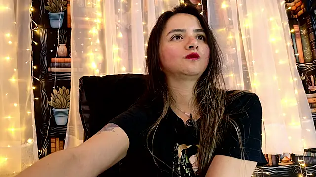 Snapshot of julietta___jackson chatting on June 10, 10:08 pm julietta jackson online show from June 10, 10:08 pm