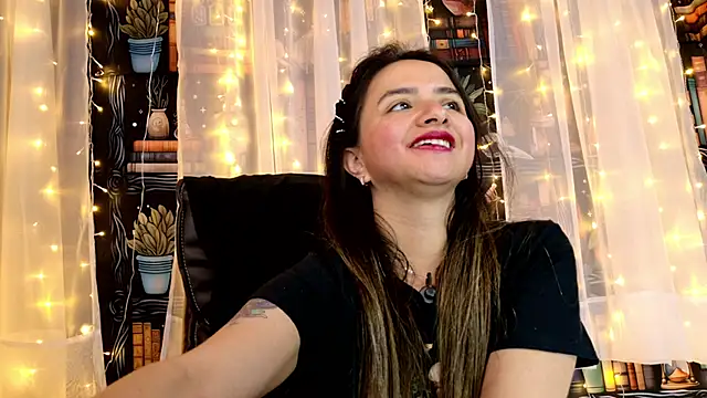 Snapshot of julietta___jackson chatting on June 11, 12:32 am julietta jackson online show from June 11, 12:32 am