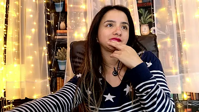 Snapshot of julietta___jackson chatting on June 14, 2:24 am julietta jackson online show from June 14, 2:24 am