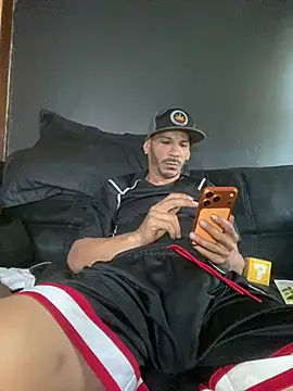 Snapshot of Chico_Bellaco chatting on April 28, 3:39 pm Chico Bellaco online show from April 28, 3:39 pm