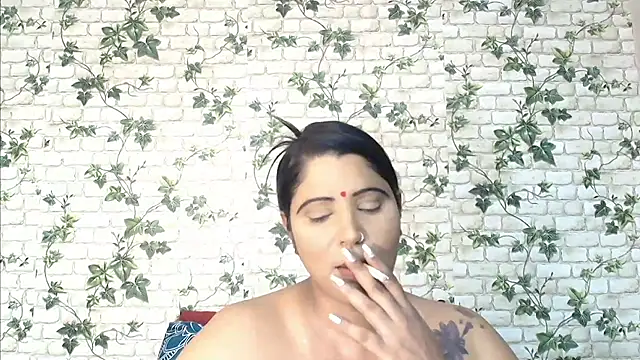 Snapshot of XIndianintimacy chatting on February 23, 8:33 pm XIndianintimacy online show from February 23, 8:33 pm