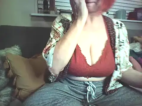 Snapshot of Big-Tits-McGee chatting on January 6, 4:36 am Big-Tits-McGee online show from January 6, 4:36 am