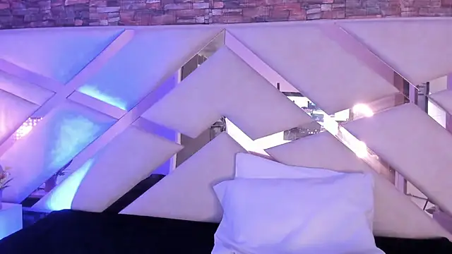 sophie pariss online show from December 19, 3:02 am