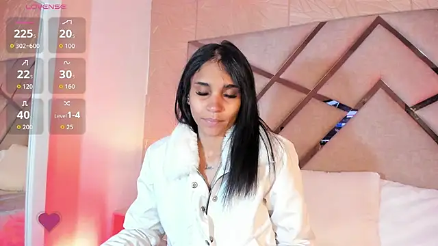 Snapshot of sophie_pariss chatting on May 14, 3:24 am sophie pariss online show from May 14, 3:24 am