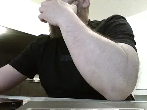 Snapshot of FROL83 chatting on April 11, 5:17 pm FROL83 online show from April 11, 5:17 pm