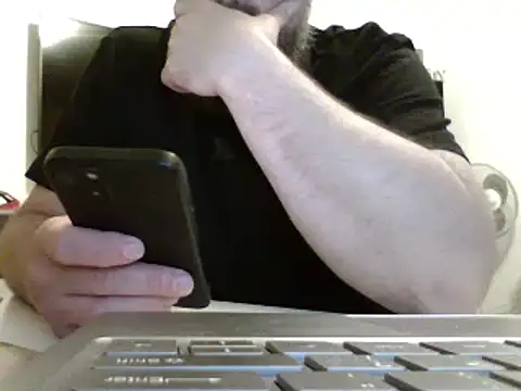 Snapshot of FROL83 chatting on May 5, 6:27 pm FROL83 online show from May 5, 6:27 pm