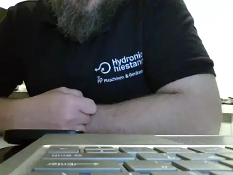 Snapshot of FROL83 chatting on May 6, 5:18 pm FROL83 online show from May 6, 5:18 pm