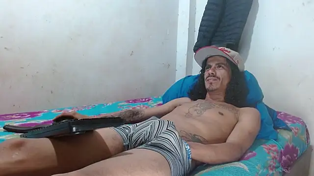 Snapshot of damian_bottom_bigcock chatting on April 22, 9:38 pm damian bottom bigcock online show from April 22, 9:38 pm