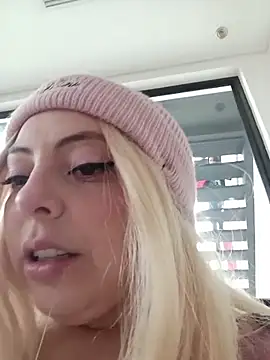 madelaine- online show from April 17, 7:39 pm