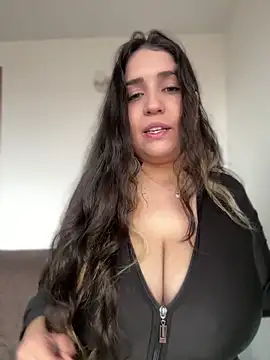 Snapshot of valentina_jonnes1 chatting on June 7, 10:13 pm valentina jonnes1 online show from June 7, 10:13 pm