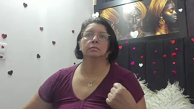 Snapshot of Evaaross_2345 chatting on April 20, 1:47 pm Evaaross 2345 online show from April 20, 1:47 pm
