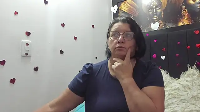 Snapshot of Evaaross_2345 chatting on April 27, 2:26 pm Evaaross 2345 online show from April 27, 2:26 pm