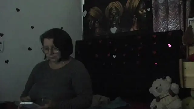 Snapshot of Evaaross_2345 chatting on April 30, 12:33 pm Evaaross 2345 online show from April 30, 12:33 pm