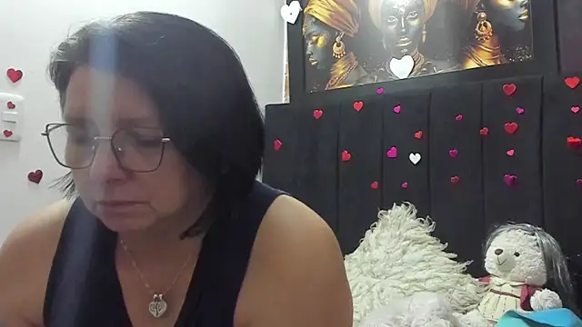Snapshot of Evaaross_2345 chatting on May 1, 1:16 pm Evaaross 2345 online show from May 1, 1:16 pm