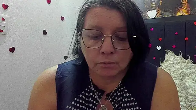 Snapshot of Evaaross_2345 chatting on May 19, 8:15 pm Evaaross 2345 online show from May 19, 8:15 pm