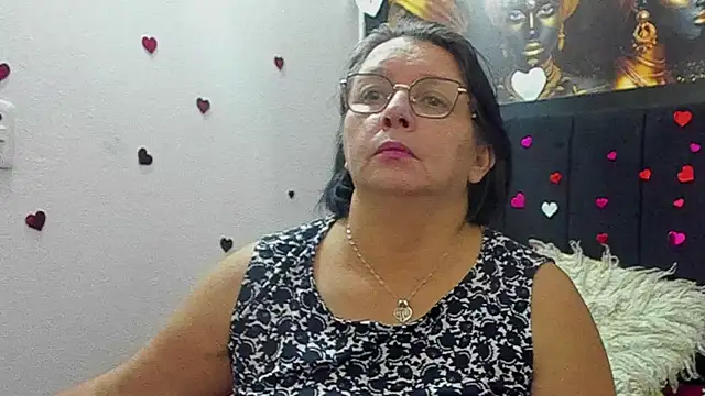 Snapshot of Evaaross_2345 chatting on May 20, 7:42 pm Evaaross 2345 online show from May 20, 7:42 pm