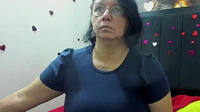 Snapshot of Evaaross_2345 chatting on May 21, 10:55 am Evaaross 2345 online show from May 21, 10:55 am