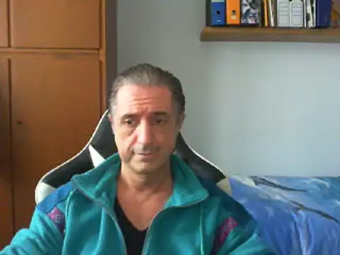 Snapshot of lliuk70mi chatting on December 14, 1:59 pm lliuk70mi online show from December 14, 1:59 pm