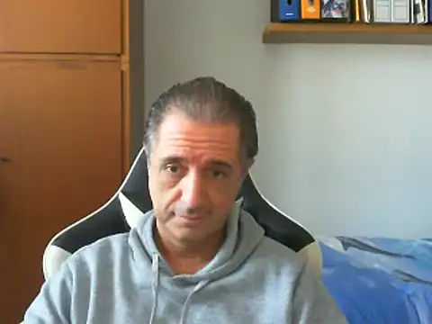 Snapshot of lliuk70mi chatting on December 24, 1:17 pm lliuk70mi online show from December 24, 1:17 pm