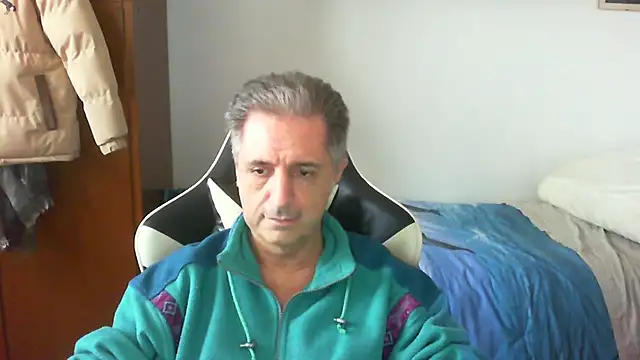 Snapshot of lliuk70mi chatting on February 26, 3:44 pm lliuk70mi online show from February 26, 3:44 pm