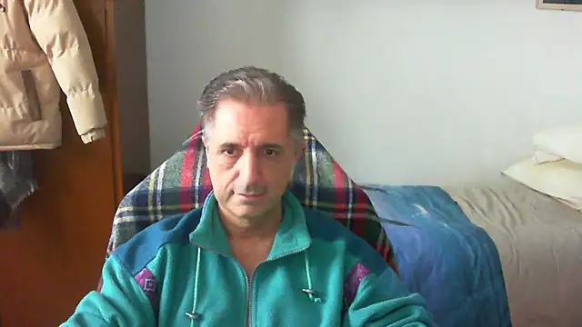 Snapshot of lliuk70mi chatting on February 28, 2:18 pm lliuk70mi online show from February 28, 2:18 pm